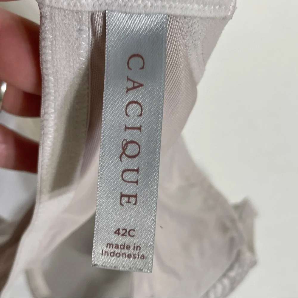 Cacique White‎ Lace Bra full coverage adjustable straps lightly lined Size 42C